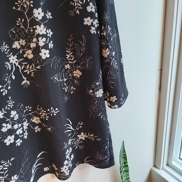 4/$25 Floral print kimono with wide sleeves - Picture 8 of 10